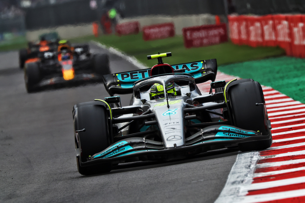 GP CITTA DEL MESSICO, Lewis Hamilton (GBR) Mercedes AMG F1 W13.
30.10.2022. Formula 1 World Championship, Rd 20, Mexican Grand Prix, Mexico City, Mexico, Gara Day.
 - www.xpbimages.com, EMail: requests@xpbimages.com © Copyright: Coates / XPB Images