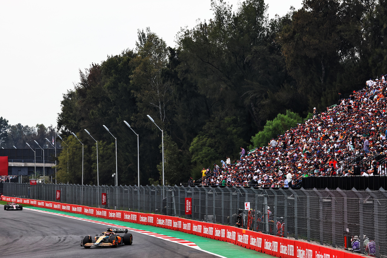 GP CITTA DEL MESSICO, Daniel Ricciardo (AUS) McLaren MCL36.
30.10.2022. Formula 1 World Championship, Rd 20, Mexican Grand Prix, Mexico City, Mexico, Gara Day.
 - www.xpbimages.com, EMail: requests@xpbimages.com © Copyright: Coates / XPB Images
