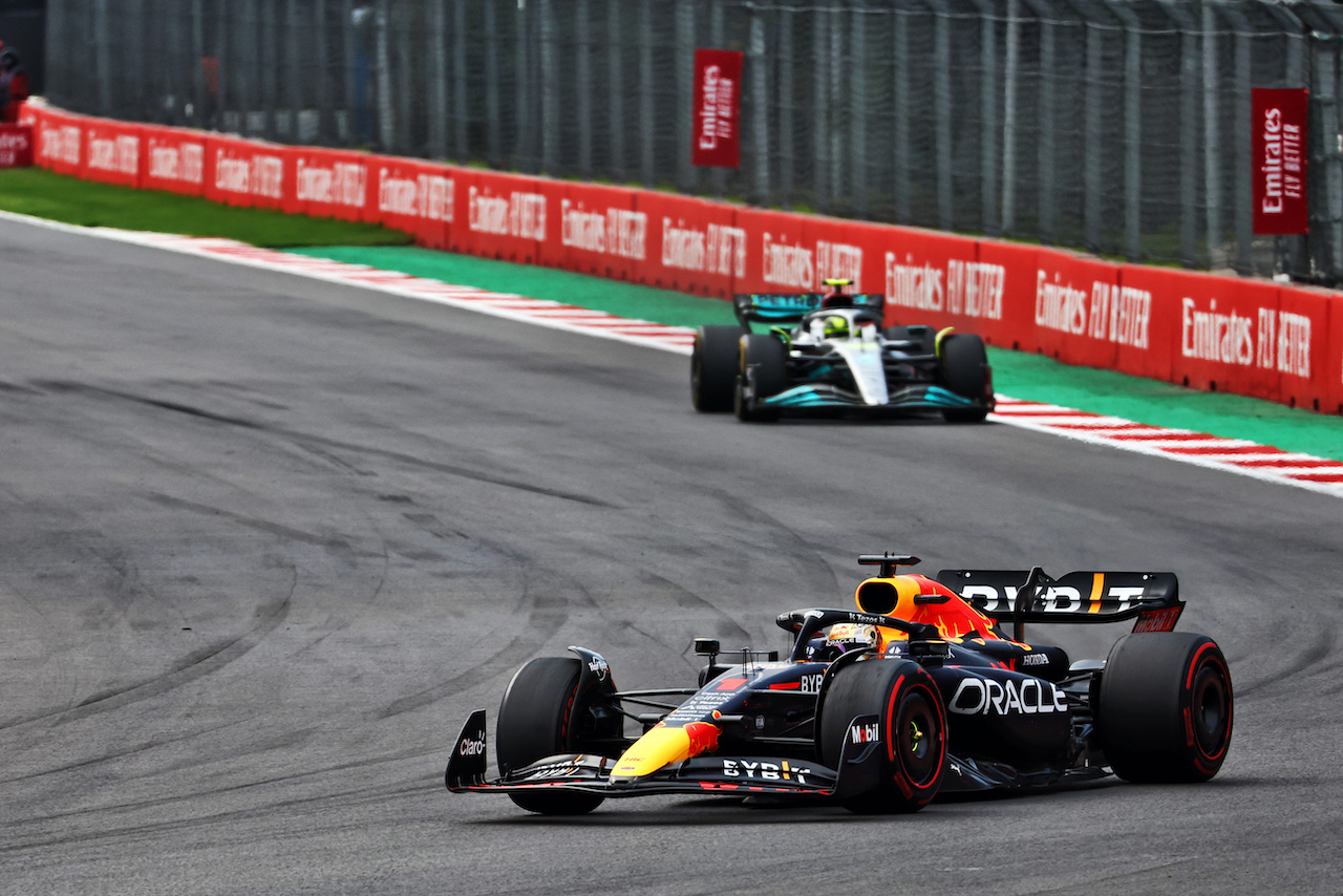 GP CITTA DEL MESSICO, Max Verstappen (NLD) Red Bull Racing RB18.
30.10.2022. Formula 1 World Championship, Rd 20, Mexican Grand Prix, Mexico City, Mexico, Gara Day.
 - www.xpbimages.com, EMail: requests@xpbimages.com © Copyright: Coates / XPB Images