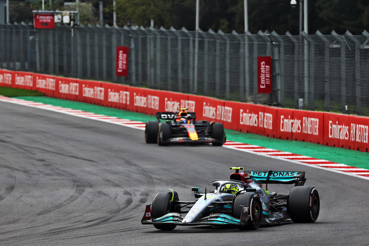 GP CITTA DEL MESSICO, Lewis Hamilton (GBR) Mercedes AMG F1 W13.
30.10.2022. Formula 1 World Championship, Rd 20, Mexican Grand Prix, Mexico City, Mexico, Gara Day.
 - www.xpbimages.com, EMail: requests@xpbimages.com © Copyright: Coates / XPB Images