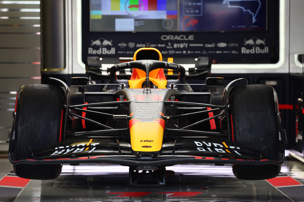 GP CITTA DEL MESSICO, Sergio Perez (MEX) Red Bull Racing RB18.
30.10.2022. Formula 1 World Championship, Rd 20, Mexican Grand Prix, Mexico City, Mexico, Gara Day.
- www.xpbimages.com, EMail: requests@xpbimages.com © Copyright: Batchelor / XPB Images