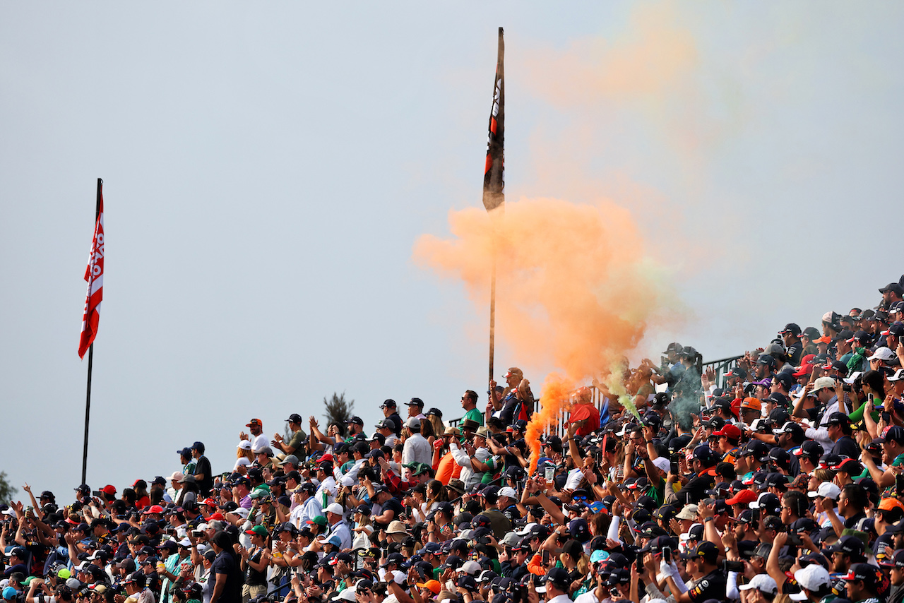 GP CITTA DEL MESSICO, Circuit Atmosfera  fans in the grandstand.
30.10.2022. Formula 1 World Championship, Rd 20, Mexican Grand Prix, Mexico City, Mexico, Gara Day.
 - www.xpbimages.com, EMail: requests@xpbimages.com © Copyright: Coates / XPB Images