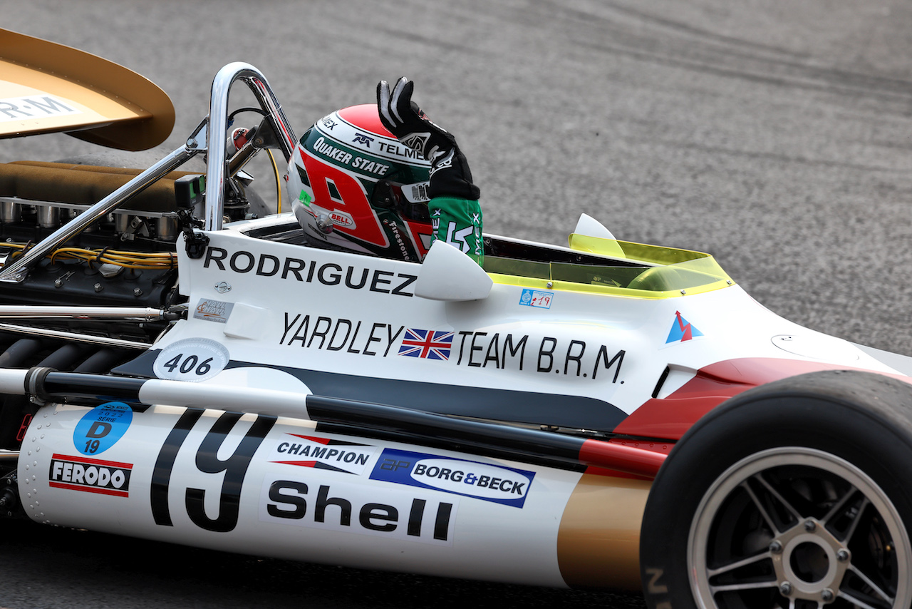 GP CITTA DEL MESSICO, Adrian Fernandez (MEX) in the BRM P153 raced by Pedro Rodriguez on the drivers parade.
30.10.2022. Formula 1 World Championship, Rd 20, Mexican Grand Prix, Mexico City, Mexico, Gara Day.
 - www.xpbimages.com, EMail: requests@xpbimages.com © Copyright: Coates / XPB Images