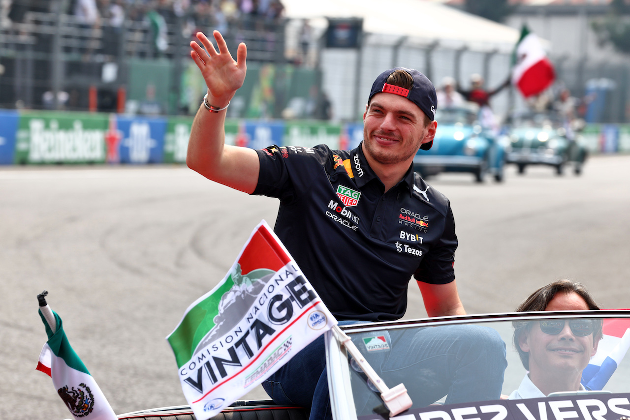 GP CITTA DEL MESSICO, Max Verstappen (NLD) Red Bull Racing on the drivers parade.
30.10.2022. Formula 1 World Championship, Rd 20, Mexican Grand Prix, Mexico City, Mexico, Gara Day.
 - www.xpbimages.com, EMail: requests@xpbimages.com © Copyright: Coates / XPB Images