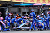 GP CITTA DEL MESSICO, Fernando Alonso (ESP) Alpine F1 Team A522 makes a pit stop.
30.10.2022. Formula 1 World Championship, Rd 20, Mexican Grand Prix, Mexico City, Mexico, Gara Day.
- www.xpbimages.com, EMail: requests@xpbimages.com © Copyright: Charniaux / XPB Images