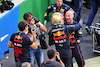 GP CITTA DEL MESSICO, Gara winner Max Verstappen (NLD) Red Bull Racing celebrates with the team in parc ferme.
30.10.2022. Formula 1 World Championship, Rd 20, Mexican Grand Prix, Mexico City, Mexico, Gara Day.
- www.xpbimages.com, EMail: requests@xpbimages.com © Copyright: Moy / XPB Images