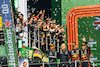 GP CITTA DEL MESSICO, The podium (L to R): Lewis Hamilton (GBR) Mercedes AMG F1, second; Gianpiero Lambiase (ITA) Red Bull Racing Engineer; Max Verstappen (NLD) Red Bull Racing, vincitore; Sergio Perez (MEX) Red Bull Racing, third.
30.10.2022. Formula 1 World Championship, Rd 20, Mexican Grand Prix, Mexico City, Mexico, Gara Day.
- www.xpbimages.com, EMail: requests@xpbimages.com © Copyright: Bearne / XPB Images