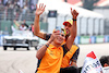 GP CITTA DEL MESSICO, (L to R): Lando Norris (GBR) McLaren e Daniel Ricciardo (AUS) McLaren on the drivers parade.
30.10.2022. Formula 1 World Championship, Rd 20, Mexican Grand Prix, Mexico City, Mexico, Gara Day.
 - www.xpbimages.com, EMail: requests@xpbimages.com © Copyright: Coates / XPB Images