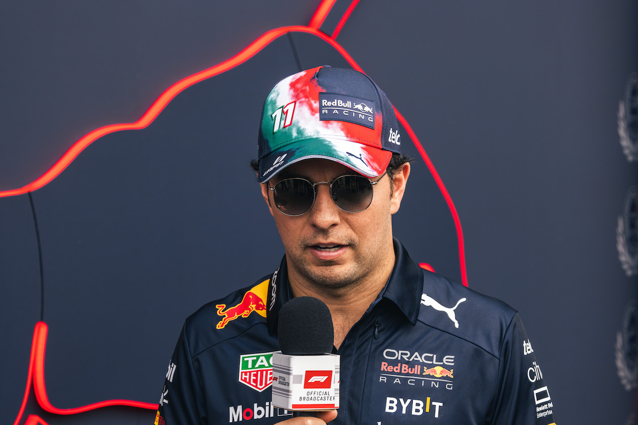 GP CITTA DEL MESSICO, Sergio Perez (MEX) Red Bull Racing.
27.10.2022. Formula 1 World Championship, Rd 20, Mexican Grand Prix, Mexico City, Mexico, Preparation Day.
- www.xpbimages.com, EMail: requests@xpbimages.com © Copyright: Bearne / XPB Images