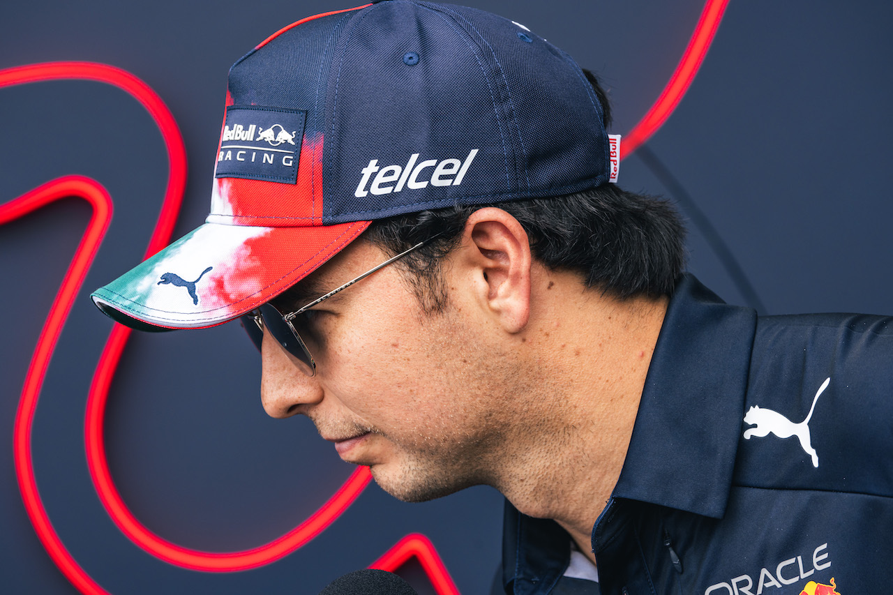 GP CITTA DEL MESSICO, Sergio Perez (MEX) Red Bull Racing.
27.10.2022. Formula 1 World Championship, Rd 20, Mexican Grand Prix, Mexico City, Mexico, Preparation Day.
- www.xpbimages.com, EMail: requests@xpbimages.com © Copyright: Bearne / XPB Images