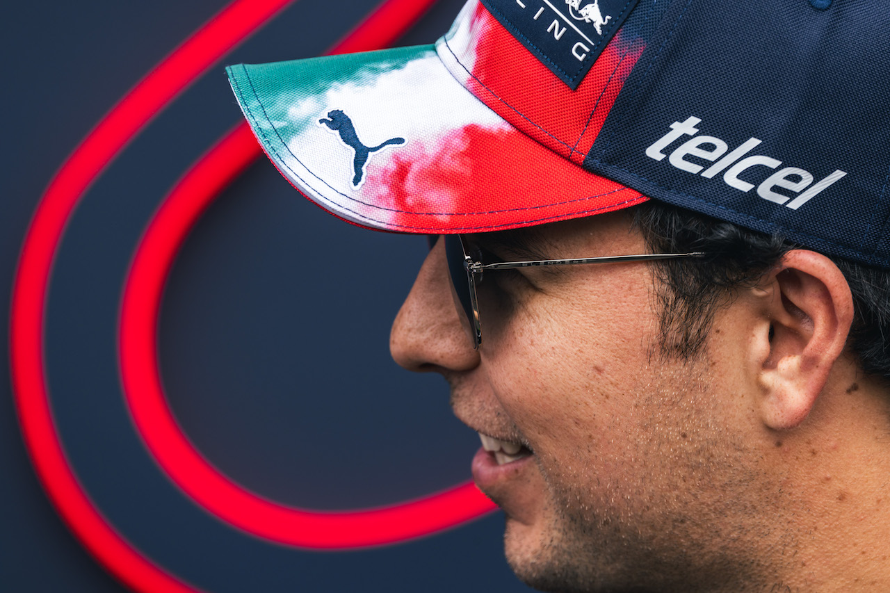 GP CITTA DEL MESSICO, Sergio Perez (MEX) Red Bull Racing.
27.10.2022. Formula 1 World Championship, Rd 20, Mexican Grand Prix, Mexico City, Mexico, Preparation Day.
- www.xpbimages.com, EMail: requests@xpbimages.com © Copyright: Bearne / XPB Images