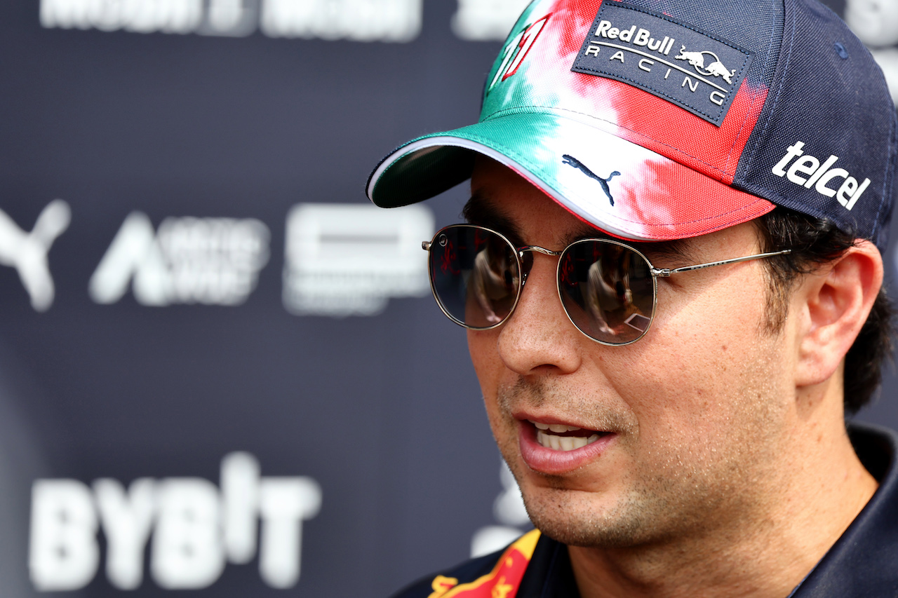GP CITTA DEL MESSICO, Sergio Perez (MEX) Red Bull Racing.
27.10.2022. Formula 1 World Championship, Rd 20, Mexican Grand Prix, Mexico City, Mexico, Preparation Day.
- www.xpbimages.com, EMail: requests@xpbimages.com © Copyright: Batchelor / XPB Images