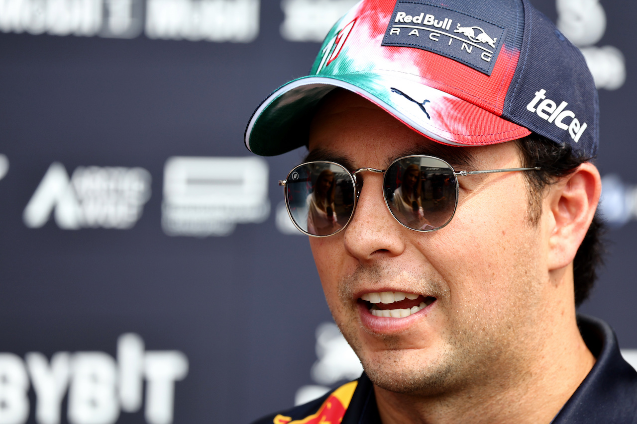 GP CITTA DEL MESSICO, Sergio Perez (MEX) Red Bull Racing.
27.10.2022. Formula 1 World Championship, Rd 20, Mexican Grand Prix, Mexico City, Mexico, Preparation Day.
- www.xpbimages.com, EMail: requests@xpbimages.com © Copyright: Batchelor / XPB Images