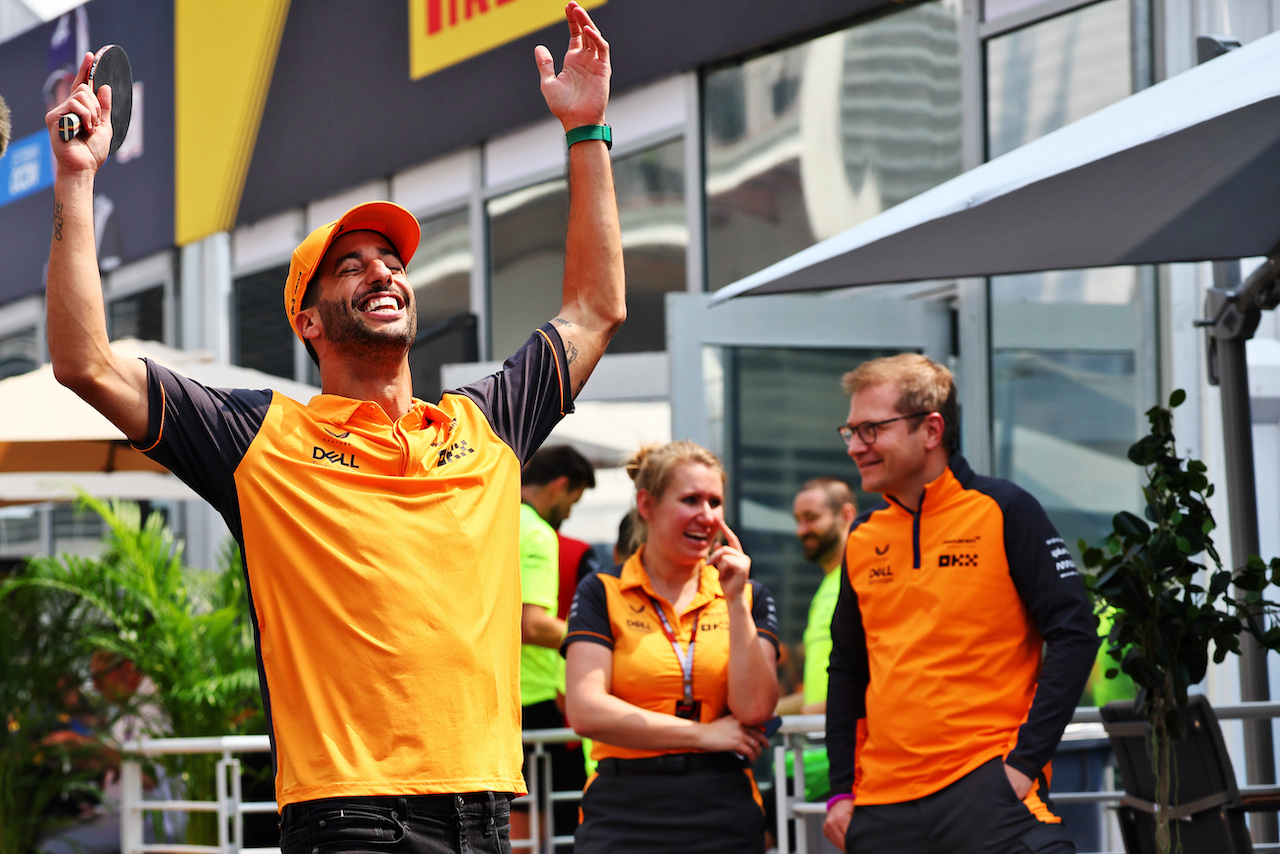GP CITTA DEL MESSICO, Daniel Ricciardo (AUS) McLaren plays table tennis in the paddock.
27.10.2022. Formula 1 World Championship, Rd 20, Mexican Grand Prix, Mexico City, Mexico, Preparation Day.
- www.xpbimages.com, EMail: requests@xpbimages.com © Copyright: Batchelor / XPB Images