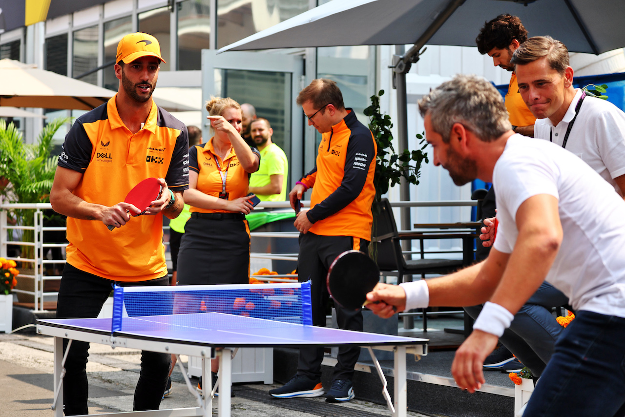GP CITTA DEL MESSICO, Daniel Ricciardo (AUS) McLaren plays table tennis in the paddock with Timo Glock (GER).
27.10.2022. Formula 1 World Championship, Rd 20, Mexican Grand Prix, Mexico City, Mexico, Preparation Day.
- www.xpbimages.com, EMail: requests@xpbimages.com © Copyright: Batchelor / XPB Images