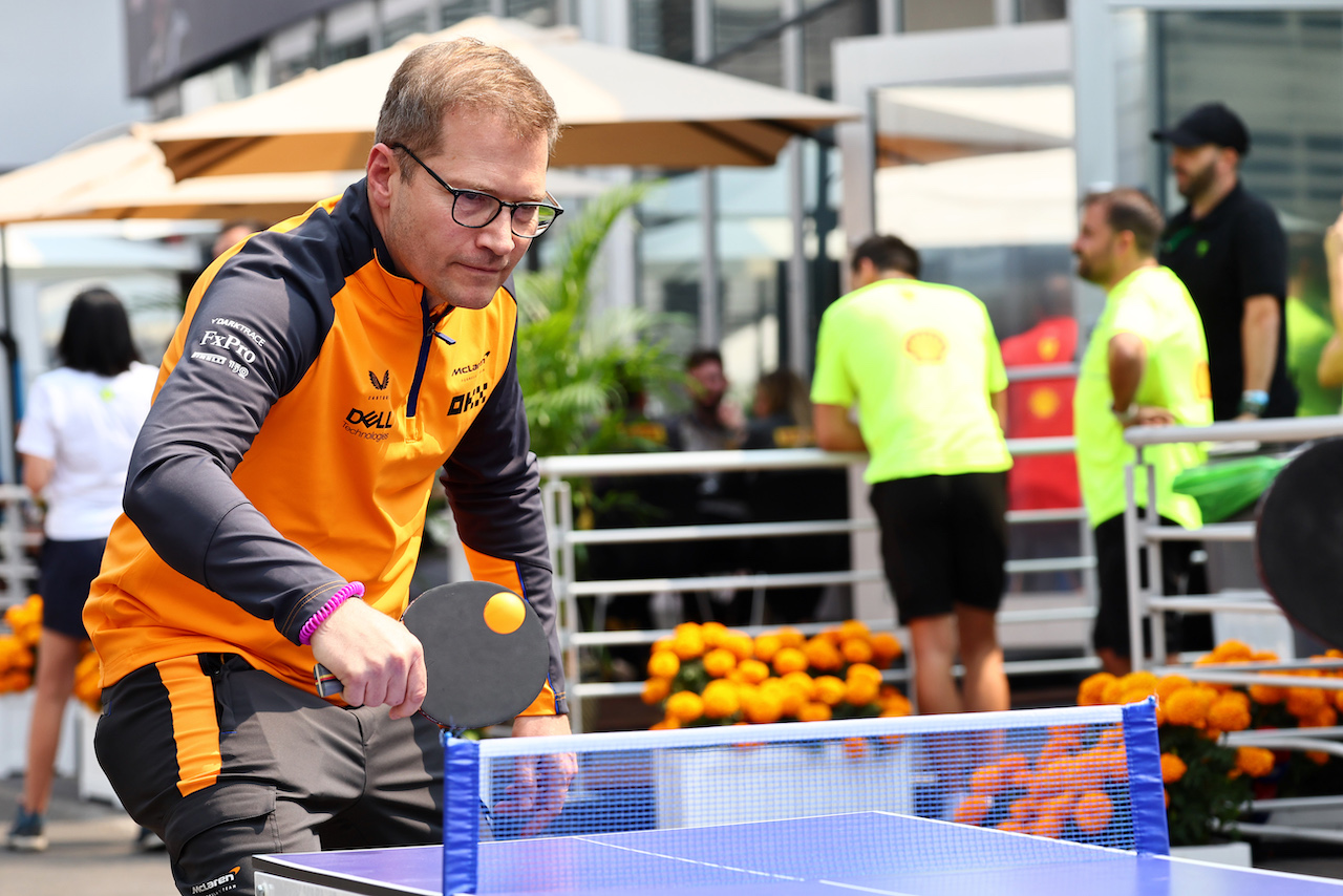 GP CITTA DEL MESSICO, Andreas Seidl, McLaren Managing Director plays table tennis in the paddock.
27.10.2022. Formula 1 World Championship, Rd 20, Mexican Grand Prix, Mexico City, Mexico, Preparation Day.
- www.xpbimages.com, EMail: requests@xpbimages.com © Copyright: Batchelor / XPB Images