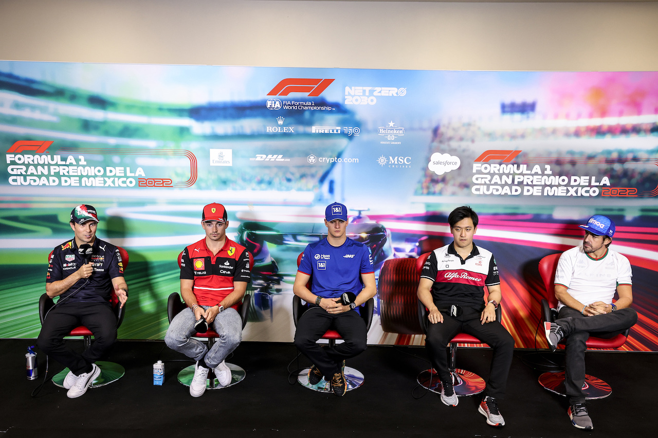 GP CITTA DEL MESSICO, (L to R): Sergio Perez (MEX) Red Bull Racing; Charles Leclerc (MON) Ferrari; Mick Schumacher (GER) Haas F1 Team; Guanyu Zhou (CHN) Alfa Romeo F1 Team; e Fernando Alonso (ESP) Alpine F1 Team, in the FIA Press Conference.
27.10.2022. Formula 1 World Championship, Rd 20, Mexican Grand Prix, Mexico City, Mexico, Preparation Day.
- www.xpbimages.com, EMail: requests@xpbimages.com © Copyright: XPB Images