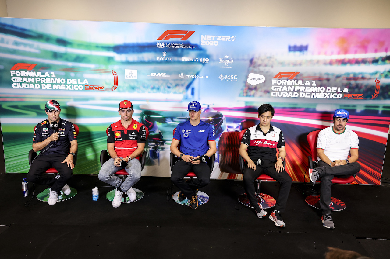 GP CITTA DEL MESSICO, (L to R): Sergio Perez (MEX) Red Bull Racing; Charles Leclerc (MON) Ferrari; Mick Schumacher (GER) Haas F1 Team; Guanyu Zhou (CHN) Alfa Romeo F1 Team; e Fernando Alonso (ESP) Alpine F1 Team, in the FIA Press Conference.
27.10.2022. Formula 1 World Championship, Rd 20, Mexican Grand Prix, Mexico City, Mexico, Preparation Day.
- www.xpbimages.com, EMail: requests@xpbimages.com © Copyright: XPB Images