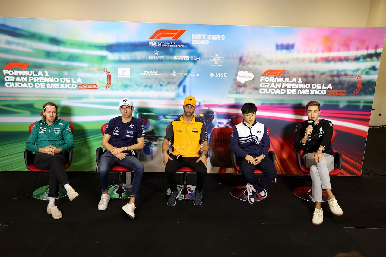 GP CITTA DEL MESSICO, (L to R): Sebastian Vettel (GER) Aston Martin F1 Team; Nicholas Latifi (CDN) Williams Racing; Daniel Ricciardo (AUS) McLaren; Yuki Tsunoda (JPN) AlphaTauri; e George Russell (GBR) Mercedes AMG F1, in the FIA Press Conference.
27.10.2022. Formula 1 World Championship, Rd 20, Mexican Grand Prix, Mexico City, Mexico, Preparation Day.
- www.xpbimages.com, EMail: requests@xpbimages.com © Copyright: XPB Images