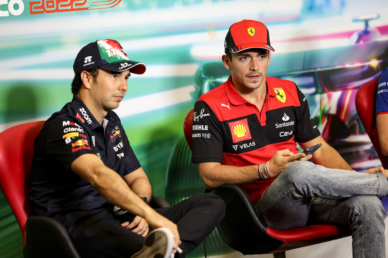 GP CITTA DEL MESSICO, (L to R): Sergio Perez (MEX) Red Bull Racing e Charles Leclerc (MON) Ferrari in the FIA Press Conference.
27.10.2022. Formula 1 World Championship, Rd 20, Mexican Grand Prix, Mexico City, Mexico, Preparation Day.
- www.xpbimages.com, EMail: requests@xpbimages.com © Copyright: XPB Images