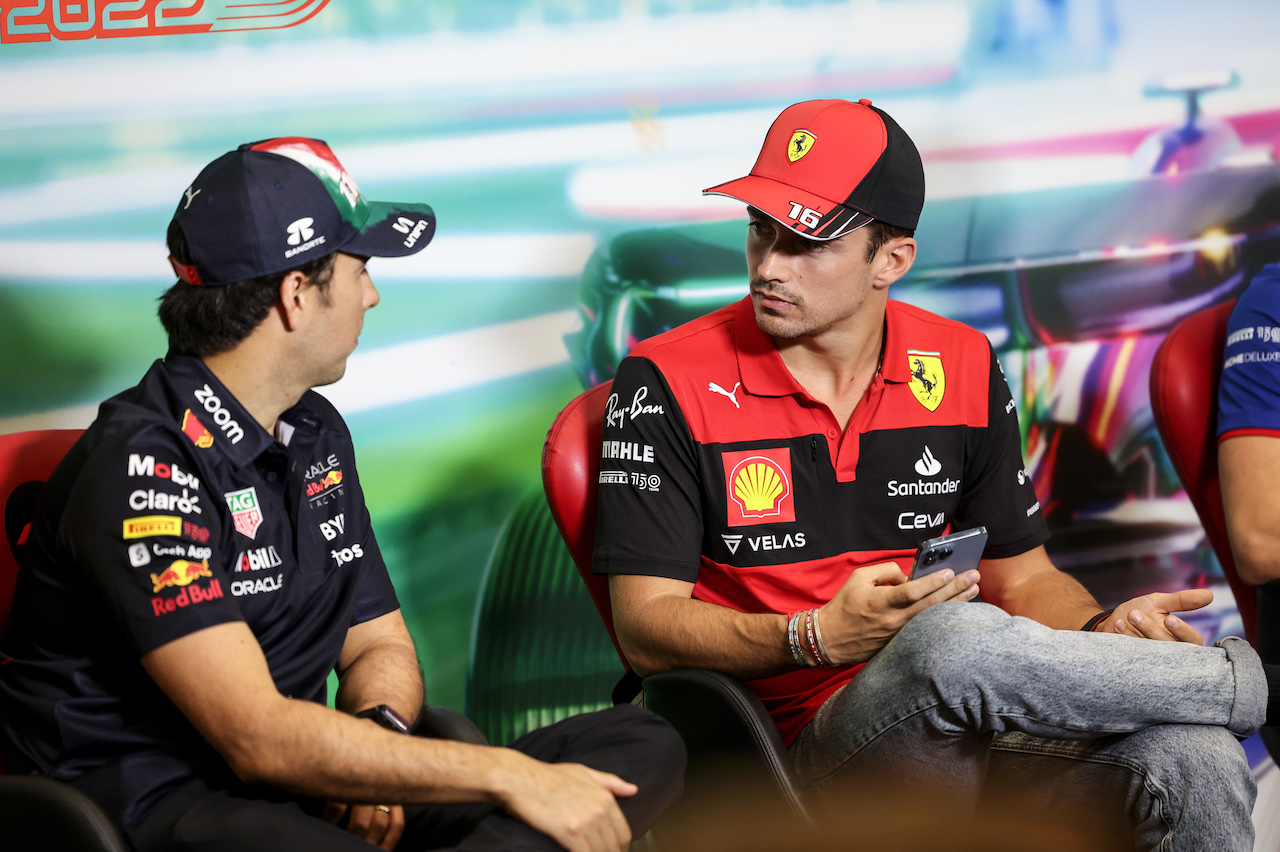 GP CITTA DEL MESSICO, (L to R): Sergio Perez (MEX) Red Bull Racing e Charles Leclerc (MON) Ferrari in the FIA Press Conference.
27.10.2022. Formula 1 World Championship, Rd 20, Mexican Grand Prix, Mexico City, Mexico, Preparation Day.
- www.xpbimages.com, EMail: requests@xpbimages.com © Copyright: XPB Images