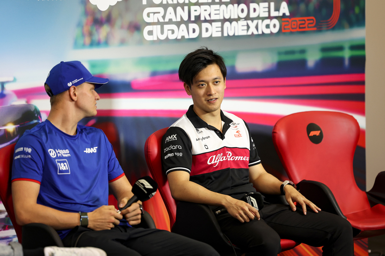 GP CITTA DEL MESSICO, (L to R): Mick Schumacher (GER) Haas F1 Team e Guanyu Zhou (CHN) Alfa Romeo F1 Team in the FIA Press Conference.
27.10.2022. Formula 1 World Championship, Rd 20, Mexican Grand Prix, Mexico City, Mexico, Preparation Day.
- www.xpbimages.com, EMail: requests@xpbimages.com © Copyright: XPB Images