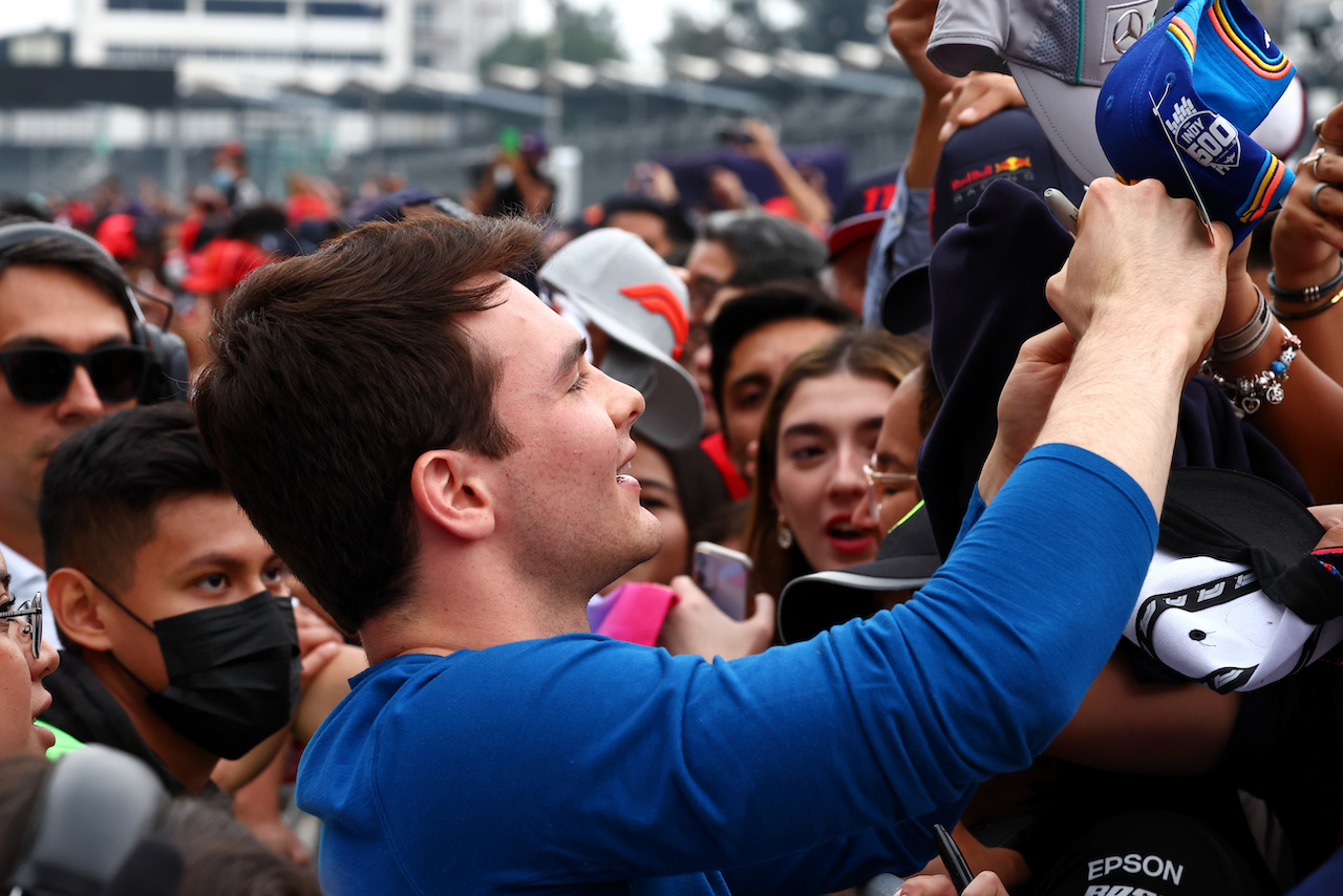GP CITTA DEL MESSICO, Pato O'Ward (MEX) McLaren Test Driver signs autographs for the fans.
27.10.2022. Formula 1 World Championship, Rd 20, Mexican Grand Prix, Mexico City, Mexico, Preparation Day.
 - www.xpbimages.com, EMail: requests@xpbimages.com © Copyright: Coates / XPB Images