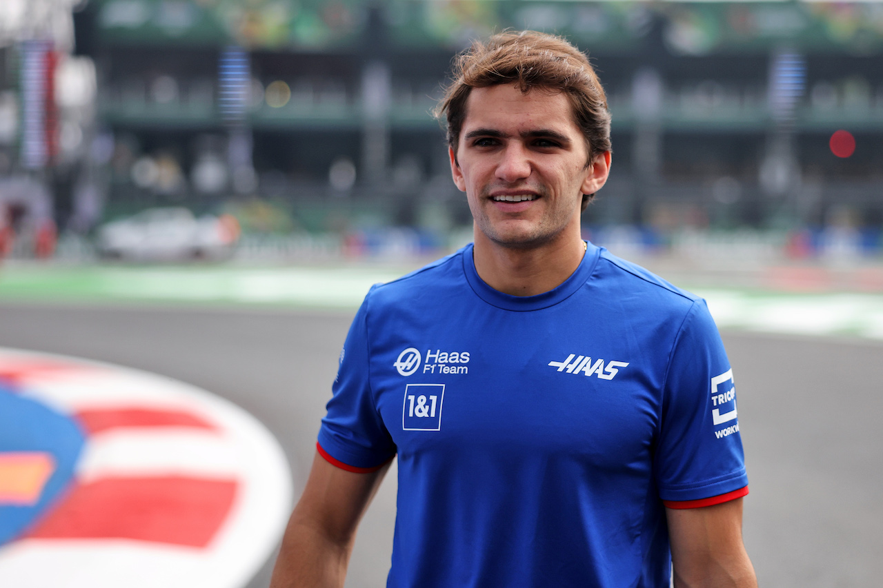GP CITTA DEL MESSICO, Pietro Fittipaldi (BRA) Haas F1 Team Reserve Driver walks the circuit.
27.10.2022. Formula 1 World Championship, Rd 20, Mexican Grand Prix, Mexico City, Mexico, Preparation Day.
- www.xpbimages.com, EMail: requests@xpbimages.com © Copyright: Bearne / XPB Images