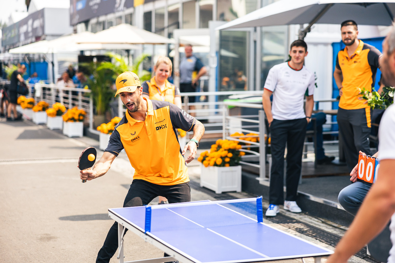 GP CITTA DEL MESSICO, Daniel Ricciardo (AUS) McLaren plays table tennis in the paddock.
27.10.2022. Formula 1 World Championship, Rd 20, Mexican Grand Prix, Mexico City, Mexico, Preparation Day.
- www.xpbimages.com, EMail: requests@xpbimages.com © Copyright: Bearne / XPB Images