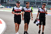 GP CITTA DEL MESSICO, Valtteri Bottas (FIN) Alfa Romeo F1 Team walks the circuit with the team.
27.10.2022. Formula 1 World Championship, Rd 20, Mexican Grand Prix, Mexico City, Mexico, Preparation Day.
- www.xpbimages.com, EMail: requests@xpbimages.com © Copyright: Bearne / XPB Images