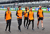 GP CITTA DEL MESSICO, Lando Norris (GBR) McLaren walks the circuit with the team.
27.10.2022. Formula 1 World Championship, Rd 20, Mexican Grand Prix, Mexico City, Mexico, Preparation Day.
- www.xpbimages.com, EMail: requests@xpbimages.com © Copyright: Batchelor / XPB Images