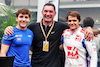 GP CITTA DEL MESSICO, (L to R): Enzo Fittiapldi (BRA) Ferrari Academy Driver with Max Papis (ITA) e Pietro Fittipaldi (BRA) Haas F1 Team Reserve Driver.
27.10.2022. Formula 1 World Championship, Rd 20, Mexican Grand Prix, Mexico City, Mexico, Preparation Day.
- www.xpbimages.com, EMail: requests@xpbimages.com © Copyright: Moy / XPB Images