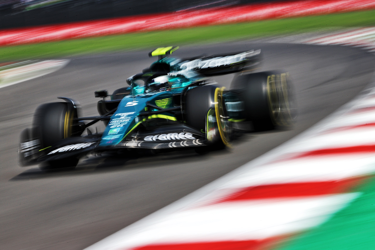 GP CITTA DEL MESSICO, Sebastian Vettel (GER) Aston Martin F1 Team AMR22.
29.10.2022. Formula 1 World Championship, Rd 20, Mexican Grand Prix, Mexico City, Mexico, Qualifiche Day.
- www.xpbimages.com, EMail: requests@xpbimages.com © Copyright: Moy / XPB Images