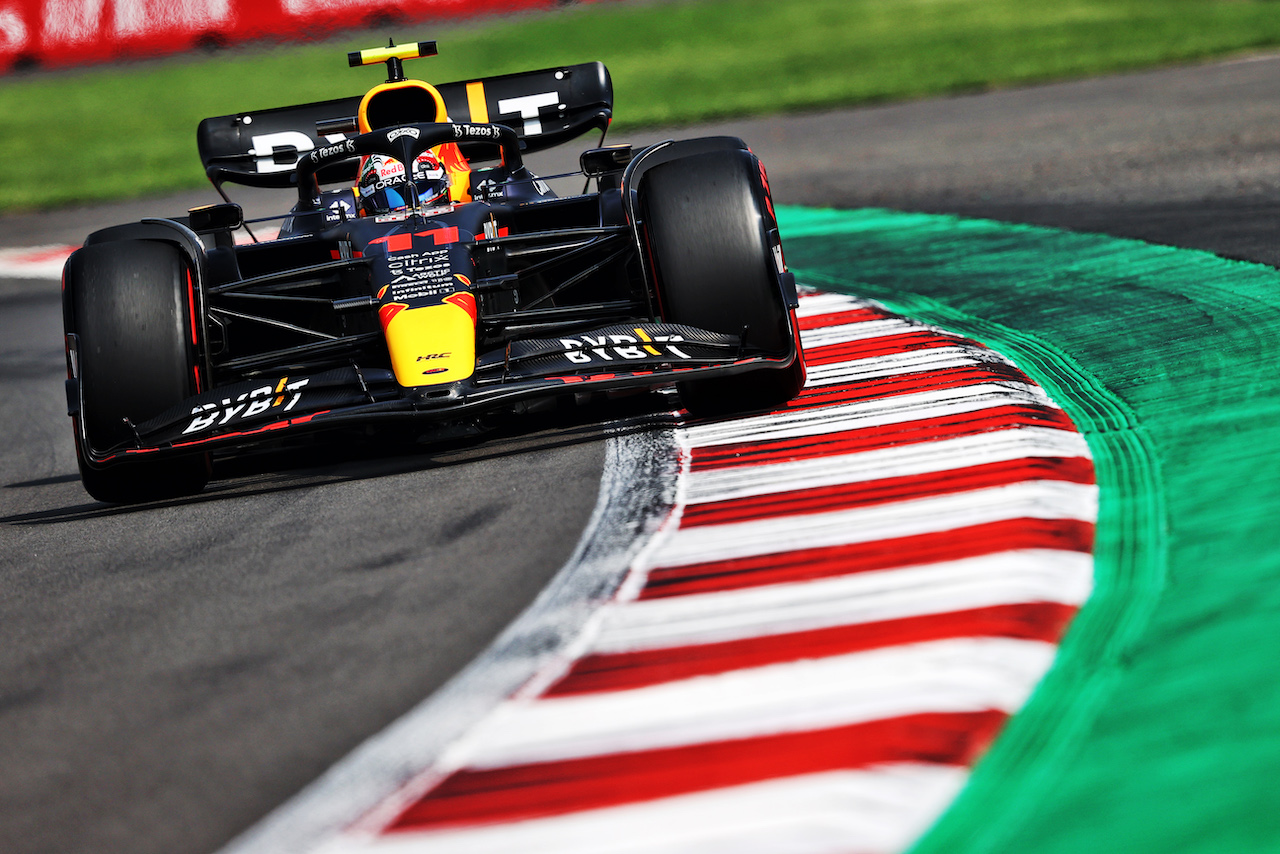 GP CITTA DEL MESSICO, Sergio Perez (MEX) Red Bull Racing RB18.
29.10.2022. Formula 1 World Championship, Rd 20, Mexican Grand Prix, Mexico City, Mexico, Qualifiche Day.
- www.xpbimages.com, EMail: requests@xpbimages.com © Copyright: Moy / XPB Images