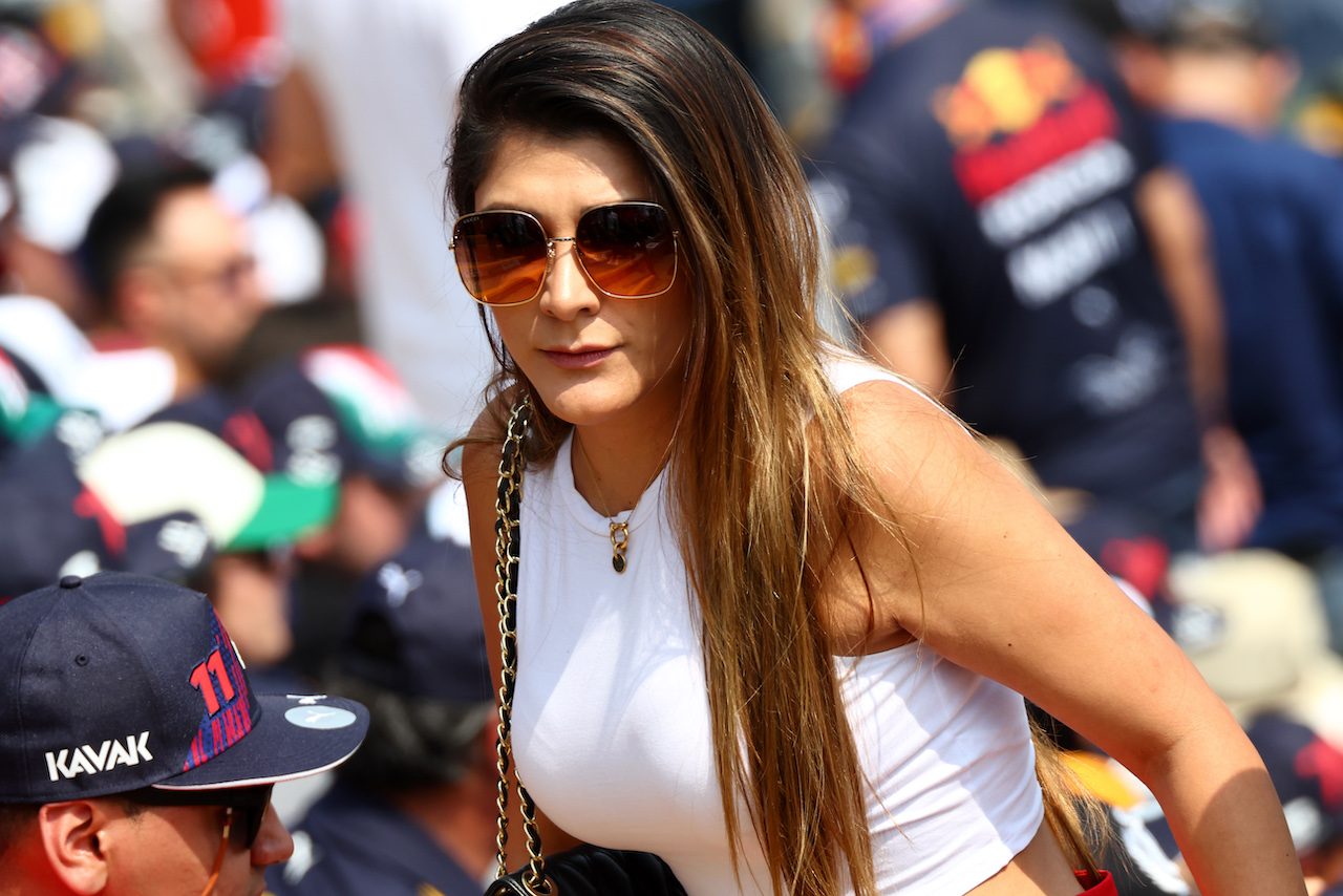 GP CITTA DEL MESSICO, Circuit Atmosfera - fans in the grandstand.
29.10.2022. Formula 1 World Championship, Rd 20, Mexican Grand Prix, Mexico City, Mexico, Qualifiche Day.
 - www.xpbimages.com, EMail: requests@xpbimages.com © Copyright: Coates / XPB Images