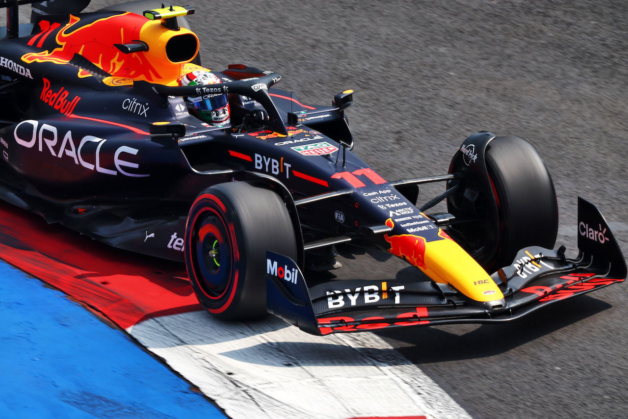 GP CITTA DEL MESSICO, Sergio Perez (MEX) Red Bull Racing RB18.
29.10.2022. Formula 1 World Championship, Rd 20, Mexican Grand Prix, Mexico City, Mexico, Qualifiche Day.
 - www.xpbimages.com, EMail: requests@xpbimages.com © Copyright: Coates / XPB Images