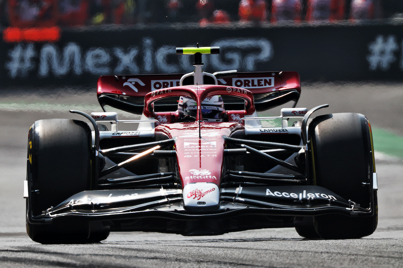 GP CITTA DEL MESSICO, Guanyu Zhou (CHN) Alfa Romeo F1 Team C42.
29.10.2022. Formula 1 World Championship, Rd 20, Mexican Grand Prix, Mexico City, Mexico, Qualifiche Day.
 - www.xpbimages.com, EMail: requests@xpbimages.com © Copyright: Coates / XPB Images