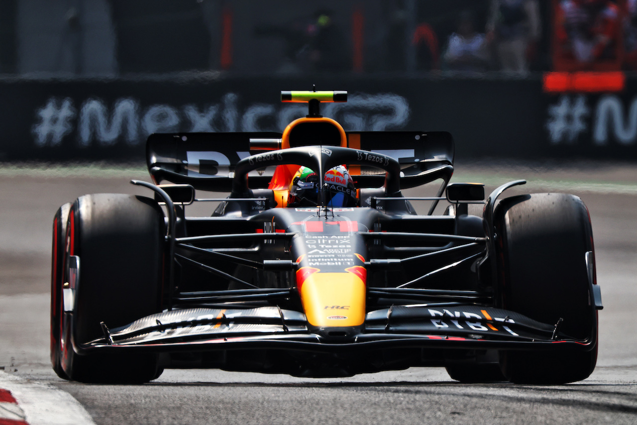 GP CITTA DEL MESSICO, Sergio Perez (MEX) Red Bull Racing RB18.
29.10.2022. Formula 1 World Championship, Rd 20, Mexican Grand Prix, Mexico City, Mexico, Qualifiche Day.
 - www.xpbimages.com, EMail: requests@xpbimages.com © Copyright: Coates / XPB Images