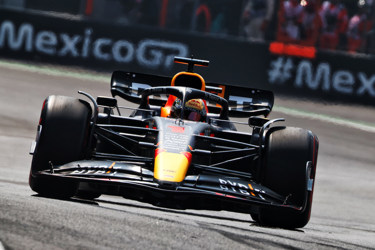 GP CITTA DEL MESSICO, Max Verstappen (NLD) Red Bull Racing RB18.
29.10.2022. Formula 1 World Championship, Rd 20, Mexican Grand Prix, Mexico City, Mexico, Qualifiche Day.
 - www.xpbimages.com, EMail: requests@xpbimages.com © Copyright: Coates / XPB Images