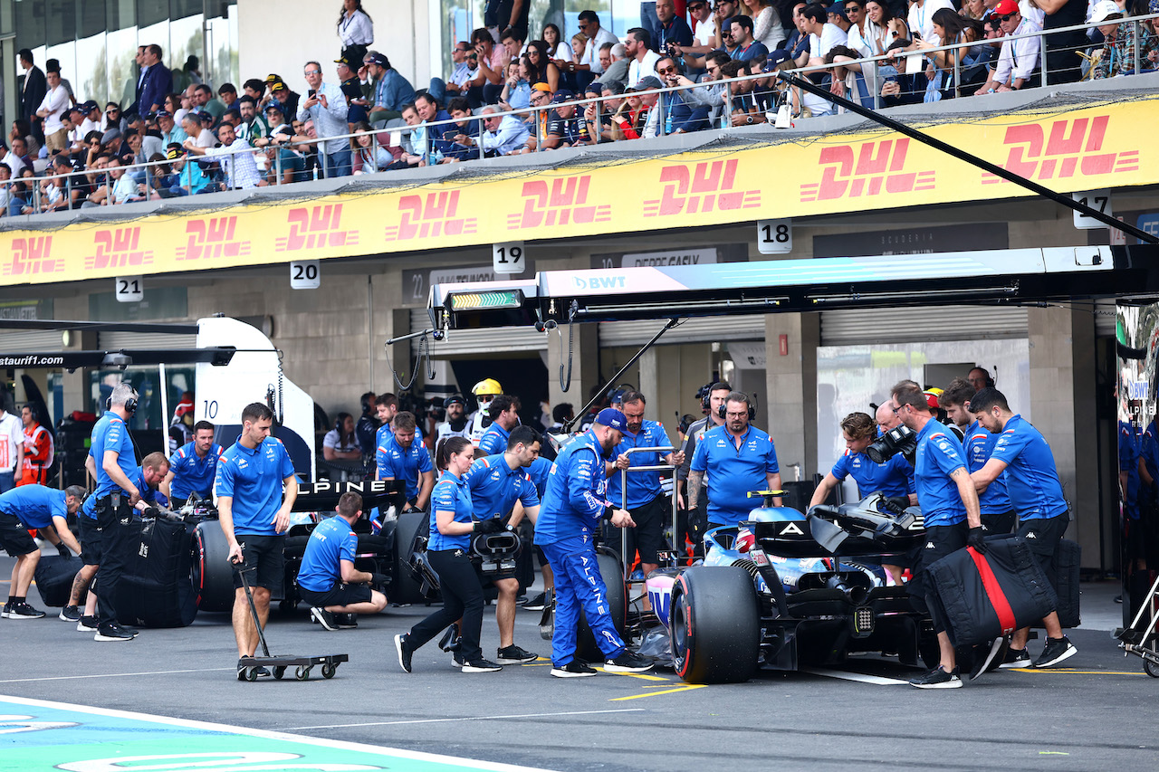 GP CITTA DEL MESSICO, Esteban Ocon (FRA) Alpine F1 Team e Fernando Alonso (ESP) Alpine F1 Team.
29.10.2022. Formula 1 World Championship, Rd 20, Mexican Grand Prix, Mexico City, Mexico, Qualifiche Day.
- www.xpbimages.com, EMail: requests@xpbimages.com ¬© Copyright: Batchelor / XPB Images
