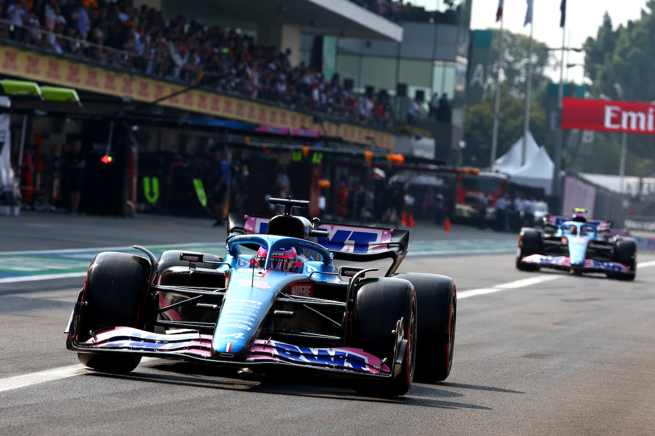 GP CITTA DEL MESSICO, Fernando Alonso (ESP) Alpine F1 Team A522 e Esteban Ocon (FRA) Alpine F1 Team A522.
29.10.2022. Formula 1 World Championship, Rd 20, Mexican Grand Prix, Mexico City, Mexico, Qualifiche Day.
- www.xpbimages.com, EMail: requests@xpbimages.com ¬© Copyright: Batchelor / XPB Images