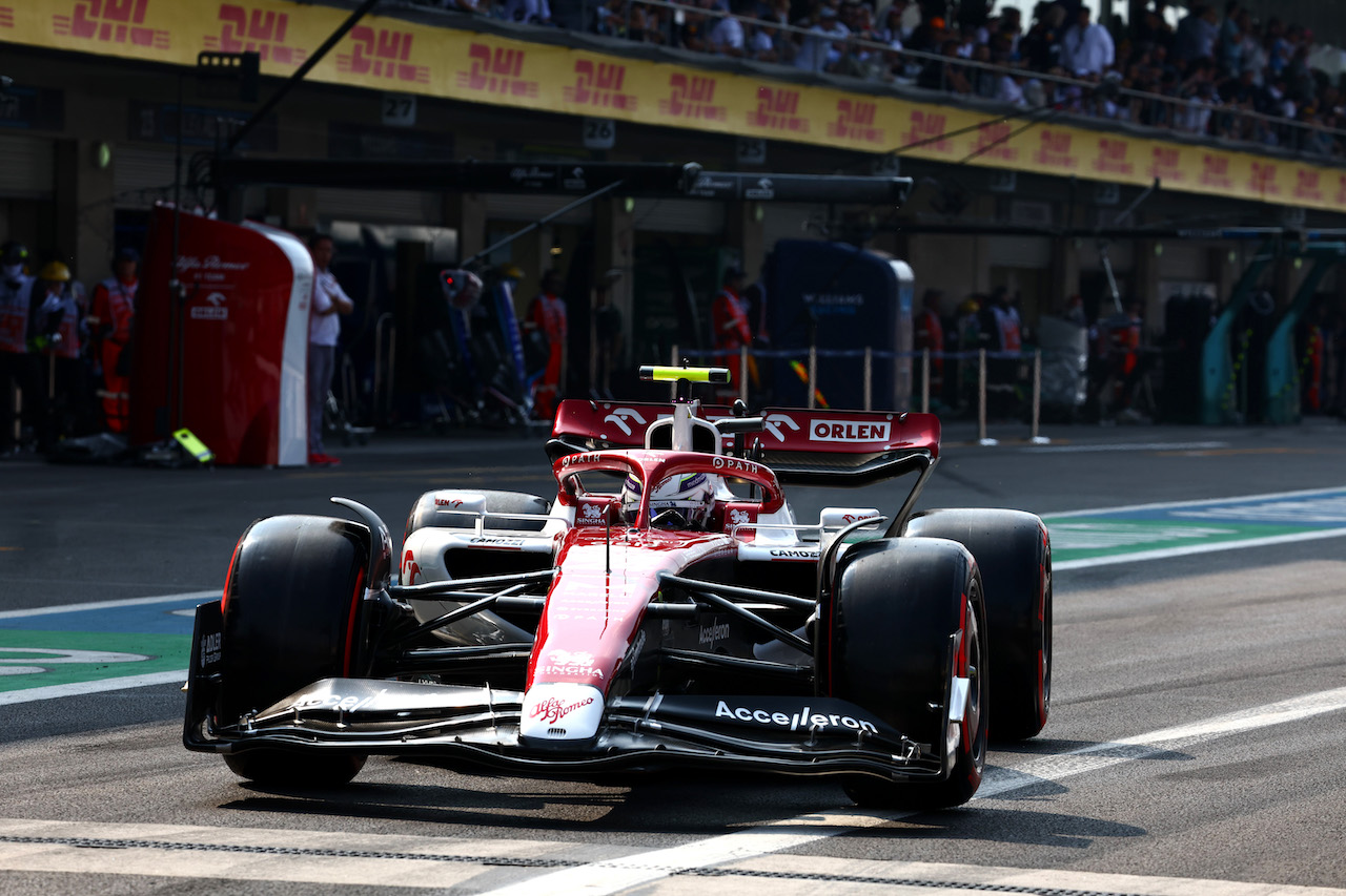 GP CITTA DEL MESSICO, Guanyu Zhou (CHN) Alfa Romeo F1 Team C42.
29.10.2022. Formula 1 World Championship, Rd 20, Mexican Grand Prix, Mexico City, Mexico, Qualifiche Day.
- www.xpbimages.com, EMail: requests@xpbimages.com ¬© Copyright: Batchelor / XPB Images