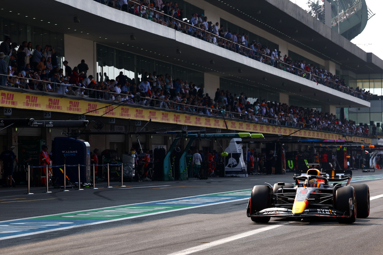 GP CITTA DEL MESSICO, Max Verstappen (NLD) Red Bull Racing RB18.
29.10.2022. Formula 1 World Championship, Rd 20, Mexican Grand Prix, Mexico City, Mexico, Qualifiche Day.
- www.xpbimages.com, EMail: requests@xpbimages.com ¬© Copyright: Batchelor / XPB Images