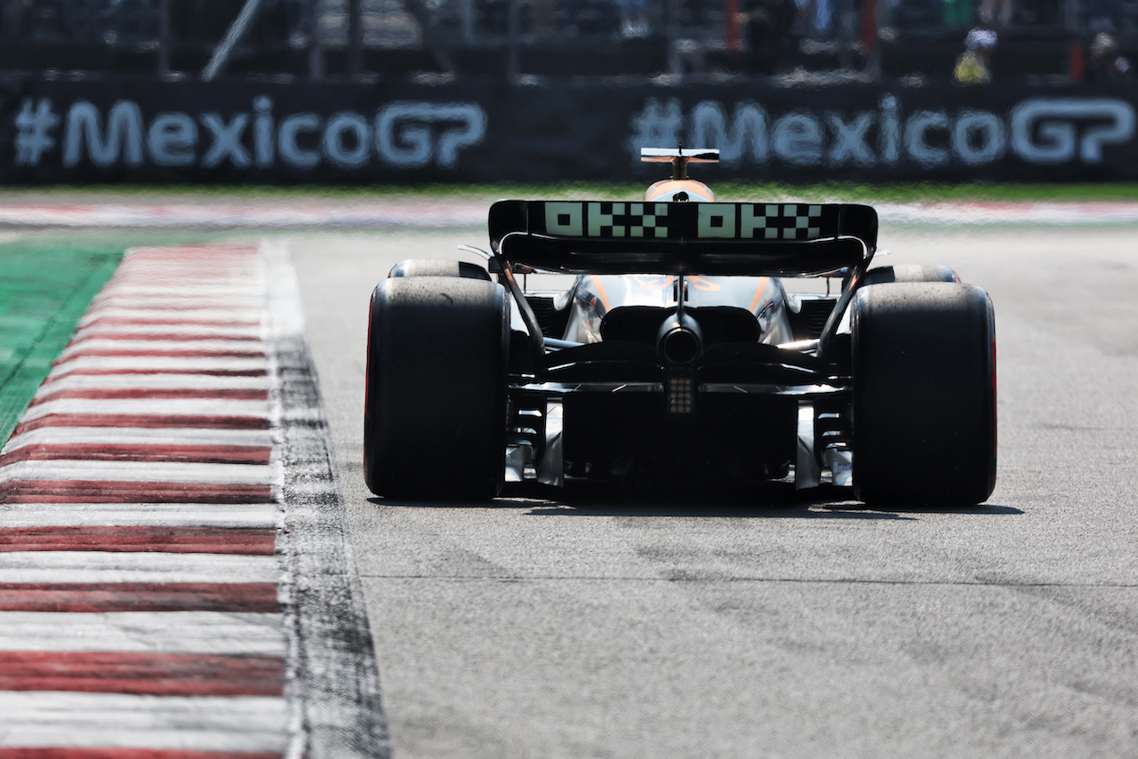 GP CITTA DEL MESSICO, Daniel Ricciardo (AUS) McLaren MCL36.
29.10.2022. Formula 1 World Championship, Rd 20, Mexican Grand Prix, Mexico City, Mexico, Qualifiche Day.
- www.xpbimages.com, EMail: requests@xpbimages.com © Copyright: Bearne / XPB Images