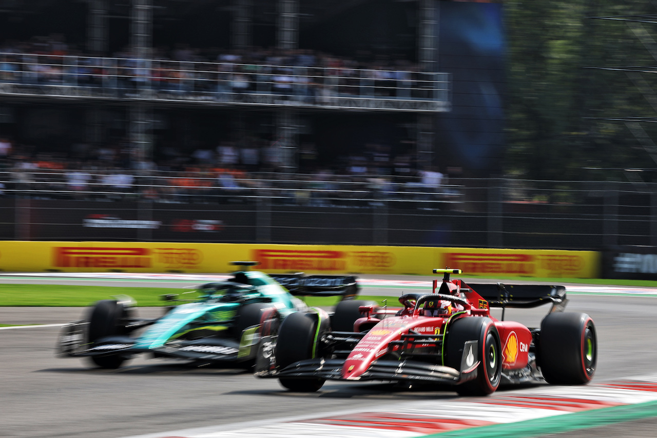 GP CITTA DEL MESSICO, Carlos Sainz Jr (ESP) Ferrari F1-75 e Lance Stroll (CDN) Aston Martin F1 Team AMR22.
29.10.2022. Formula 1 World Championship, Rd 20, Mexican Grand Prix, Mexico City, Mexico, Qualifiche Day.
- www.xpbimages.com, EMail: requests@xpbimages.com © Copyright: Bearne / XPB Images