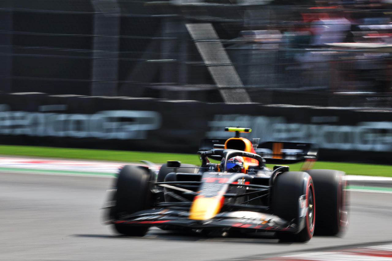 GP CITTA DEL MESSICO, Sergio Perez (MEX) Red Bull Racing RB18.
29.10.2022. Formula 1 World Championship, Rd 20, Mexican Grand Prix, Mexico City, Mexico, Qualifiche Day.
- www.xpbimages.com, EMail: requests@xpbimages.com © Copyright: Bearne / XPB Images