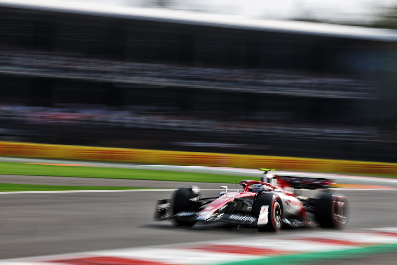 GP CITTA DEL MESSICO, Yuki Tsunoda (JPN) AlphaTauri AT03.
29.10.2022. Formula 1 World Championship, Rd 20, Mexican Grand Prix, Mexico City, Mexico, Qualifiche Day.
- www.xpbimages.com, EMail: requests@xpbimages.com © Copyright: Bearne / XPB Images