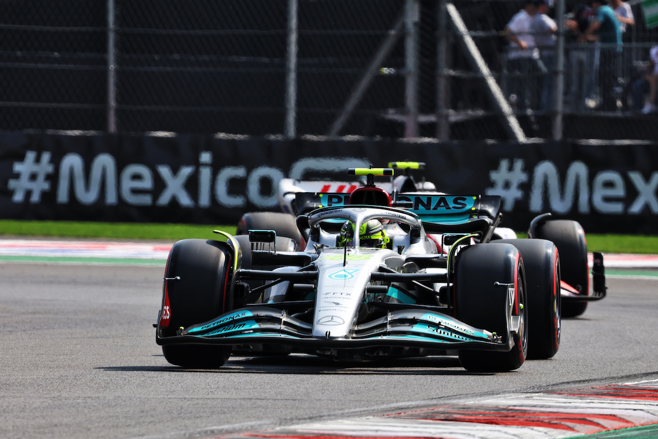 GP CITTA DEL MESSICO, Lewis Hamilton (GBR) Mercedes AMG F1 W13.
29.10.2022. Formula 1 World Championship, Rd 20, Mexican Grand Prix, Mexico City, Mexico, Qualifiche Day.
- www.xpbimages.com, EMail: requests@xpbimages.com © Copyright: Bearne / XPB Images