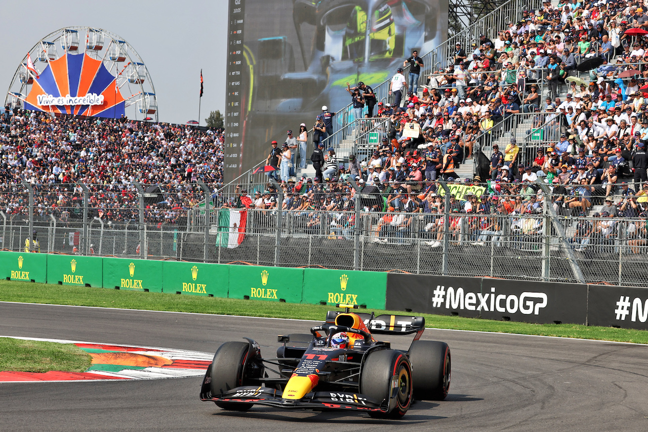 GP CITTA DEL MESSICO, Sergio Perez (MEX) Red Bull Racing RB18.
29.10.2022. Formula 1 World Championship, Rd 20, Mexican Grand Prix, Mexico City, Mexico, Qualifiche Day.
- www.xpbimages.com, EMail: requests@xpbimages.com © Copyright: Bearne / XPB Images