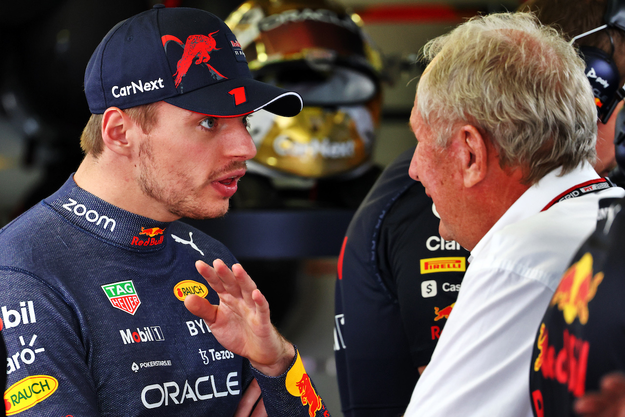 GP CITTA DEL MESSICO, (L to R): Max Verstappen (NLD) Red Bull Racing with Dr Helmut Marko (AUT) Red Bull Motorsport Consultant.
29.10.2022. Formula 1 World Championship, Rd 20, Mexican Grand Prix, Mexico City, Mexico, Qualifiche Day.
- www.xpbimages.com, EMail: requests@xpbimages.com © Copyright: Batchelor / XPB Images